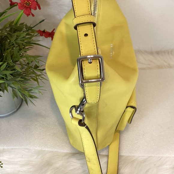 COACH LEGACY COURTENAY LEATHER YELLOW HANDBAG - Picture 7 of 15